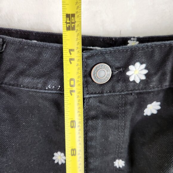 PacSun Daisy Embroidery High Rise Denim Festival Shorts Size 28 Black - Picture 9 of 12